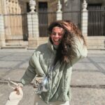 Clara Alvarado Instagram - lo que el viento se llevó y el principio de algo 🌬️✨ Creo que queda bastante claro cuál es mi color favorito no? pues eso, el de la esperanza <3 #escapadaexpres #desconectarparaconectar #toletumventum
