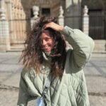 Clara Alvarado Instagram - lo que el viento se llevó y el principio de algo 🌬️✨ Creo que queda bastante claro cuál es mi color favorito no? pues eso, el de la esperanza <3 #escapadaexpres #desconectarparaconectar #toletumventum