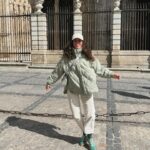 Clara Alvarado Instagram - lo que el viento se llevó y el principio de algo 🌬️✨ Creo que queda bastante claro cuál es mi color favorito no? pues eso, el de la esperanza <3 #escapadaexpres #desconectarparaconectar #toletumventum