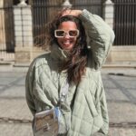 Clara Alvarado Instagram - lo que el viento se llevó y el principio de algo 🌬️✨ Creo que queda bastante claro cuál es mi color favorito no? pues eso, el de la esperanza <3 #escapadaexpres #desconectarparaconectar #toletumventum