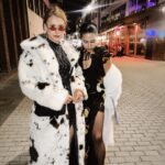 Clara Henry Instagram - Inget får väl en att känna att man lever som när man gått på fest med tema mob wife och folk på bussen hem stirrar på en men inte som om man vore utklädd utan som om man vore 1 st galen person <3