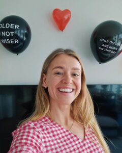 Clara Henry Instagram - Thirty, flirty and thriving ✨️✨️✨️