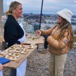 Clara Henry Instagram – I betalt samarbete med @wasabrod är jag fortfarande helt VARM efter vad som nog kammade hem priset som årets trevligaste eftermiddag? Jag fick bjuda in en bunt vänner, vi tog oss upp till toppen av Hammarbybacken och fick kliva in i ett life size knäckebrödspaket där @foodgeekz.se & @wasabrod lagat helt (!) otrolig (!!) knäckebrödsmat. Jag NJÖT kan jag meddela. Njuter fortfarande. Vilken dag? Tack samtliga involverade!!! #wasabröd