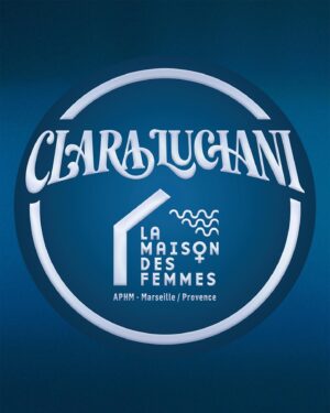 Clara Luciani Instagram - J’ai une grande nouvelle à vous annoncer! 🥁 La semaine prochaine ouvrira mon marché de Noël en association avec La Maison des Femmes de Marseille. Vous pourrez acheter les vêtements de mon dressing que j’ai décidé de vendre au profit de l’association, boire un bon chocolat chaud, découvrir le stand de fleurs de @desireefleurs , la boutique vintage éphémère de mon amie @moulesfripes et des créations exclusives imaginées juste pour l’occasion. Vos achats représenteront un don pour la Maison des Femmes, qui a pour but d’améliorer la prise en charge des femmes victimes de violences. 

Infos pratiques :
Le Marché de Noël de la Maison des Femmes par Clara Luciani,
Du jeudi 16 au dimanche 19 décembre
De 10h à 19h tous les jours (Fermeture à 18h le 16/12)
76 rue Saint-Maur, 75011 Paris 

Merci à @deezerfr , @moulesfripes et @desireefleurs de rendre cet évènement possible. 🫀✨