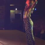 Clara Luciani Instagram - Après 80 concerts devant 600 000 personnes, 600 000 cœurs battant à l’unisson avec le mien, il ne nous reste plus que 13 shows avant que je rentre en hibernation pour écrire la suite de l’histoire… Plus que jamais je savoure chaque seconde sur scène et je me rends compte de la chance inouïe que vous m’avez offerte. Je vous aime. Maintenant, finissons ce « Respire Encore Tour» en beauté; on se retrouve à Bercy (rien que ça!) dans seulement quelques jours. 🔥🫶🏼 Ps : Le deuxième Bercy est complet. Comme je le chantais il y’a quelques années déjà « Je rêve, pince-moi pour voir… ». Folie.🥹 📹 @victorslrprod