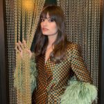 Clara Luciani Instagram - Oops! I’m on tour again! ✨J-3 avant la tournée…! Vous êtes prêts à « respirer encore »? 🫀