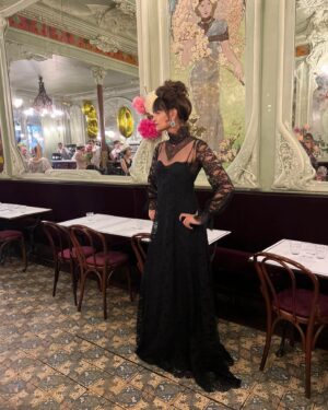 Clara Luciani Instagram - On se réveille un beau matin et on a (déjà?) 30 ans. Merci à vous tous pour vos attentions, vos mots doux, vos cadeaux par milliers…! Qu’on s’aime pour encore 30 ans au moins!