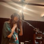 Clara Luciani Instagram - Ces jours-ci, deux choses grandissent en moi: mon troisième album et… 🐣
