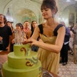Clara Luciani Instagram - On se réveille un beau matin et on a (déjà?) 30 ans. Merci à vous tous pour vos attentions, vos mots doux, vos cadeaux par milliers…! Qu’on s’aime pour encore 30 ans au moins!