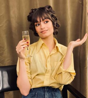Clara Luciani Instagram - Quatrième et dernier concert à l’Olympia …! 🍀 Pas du tout envie de quitter cet endroit mythique dans lequel on commençait à avoir nos habitudes ….!