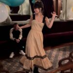 Clara Luciani Instagram - On se réveille un beau matin et on a (déjà?) 30 ans. Merci à vous tous pour vos attentions, vos mots doux, vos cadeaux par milliers…! Qu’on s’aime pour encore 30 ans au moins!