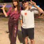Clara Luciani Instagram - Pas besoin de légende, y’en a déjà une sur la photo 🤝🏼 @orelsan .