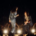 Clara Luciani Instagram - Je n’arrivais pas à l’écrire parce que c’était rendre la chose réelle et irrévocable, pourtant il faut bien que je m’y résolve: ma tournée est terminée. Adieu velours jaune et infini qui nous donnait l’impression d’être chaque soir les bijoux d’un précieux écrin, finies les pluies de confettis, ciao mon micro filaire et mon costume bleu, bye-bye mon équipe de rêve, ma famille parallèle et itinérante, et surtout, surtout, au revoir mon public adoré. C’est comme ça, je reviendrai avec un nouveau disque et on se retrouvera mais en attendant, bon sang, tout ça va me manquer terriblement. Merci pour ce Respire Encore Tour de folie et ce final explosif avec ce deuxième Bercy complet.Jamais, jamais, jamais je ne l’oublierai. 👋🏼 ❤️‍🩹 (Photos @rafaeldeprost )