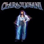 Clara Luciani Instagram - Abracadabra! ✨ Coeur se refait une beauté et revient le 25 novembre avec 4 reprises exclusives : 1. Dansons tant qu’on est vivant (Celebration) avec Kool & The Gang 2. C’est l’amour 3. Mes amis et moi 4. Bravo tu as gagné Vous en reprendriez bien « Encore »? 🍰 Artwork par @charlottedelarue