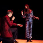 Clara Luciani Instagram - Je n’arrivais pas à l’écrire parce que c’était rendre la chose réelle et irrévocable, pourtant il faut bien que je m’y résolve: ma tournée est terminée. Adieu velours jaune et infini qui nous donnait l’impression d’être chaque soir les bijoux d’un précieux écrin, finies les pluies de confettis, ciao mon micro filaire et mon costume bleu, bye-bye mon équipe de rêve, ma famille parallèle et itinérante, et surtout, surtout, au revoir mon public adoré. C’est comme ça, je reviendrai avec un nouveau disque et on se retrouvera mais en attendant, bon sang, tout ça va me manquer terriblement. Merci pour ce Respire Encore Tour de folie et ce final explosif avec ce deuxième Bercy complet.Jamais, jamais, jamais je ne l’oublierai. 👋🏼 ❤️‍🩹 (Photos @rafaeldeprost )
