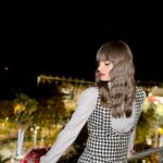 Clara Luciani Instagram - You Cannes always get what you want. (La dernière c’est 🎁).