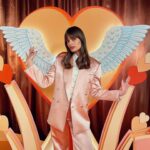 Clara Luciani Instagram - Clacla Cupidon, pour vous servir. ❤️🏹Merci pour tous vos retours sur mon nouveau clip! Partagez le à la folie, passionnément …! (Lien dans ma bio pour les retardataires! 💌)