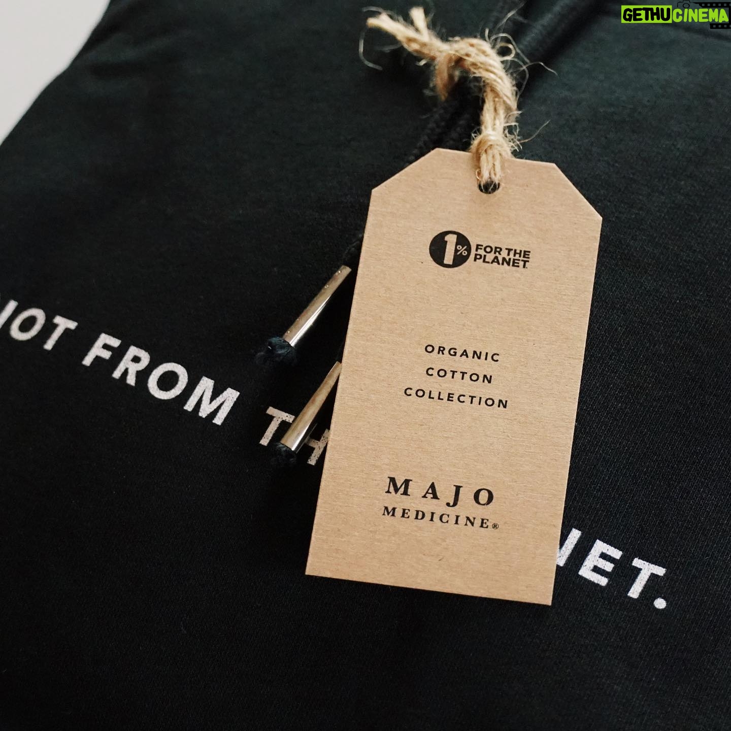 Clare Uchima - 4.4K Likes - It’s getting chilly 🍂🍁 so we made some organic unisex hoodies. Made with organic cotton. Vegan & fairtrade.
・・・
#Repost @majomedicine
Anyone else feel like they’re “Not From This Planet”? 😆🙋🏻♀️💁🏻♀️🤪
寒くなってきたので、暖かいオーガニックコットンのパーカー作ったよ。ユニセックスでオーバーサイズな感じ^_^ もちろんヴィーガン✨
.
.
.
.
.
📸 by @rosauch
#hoodie #nftp #notfromthisplanet #organic #majomedicine #unisexfashion #unisex #vegan #fairtrade #fairtradefashion #ethicalfashion #organicfashion #パーカー #オーガニックライフ #エシカルファッション