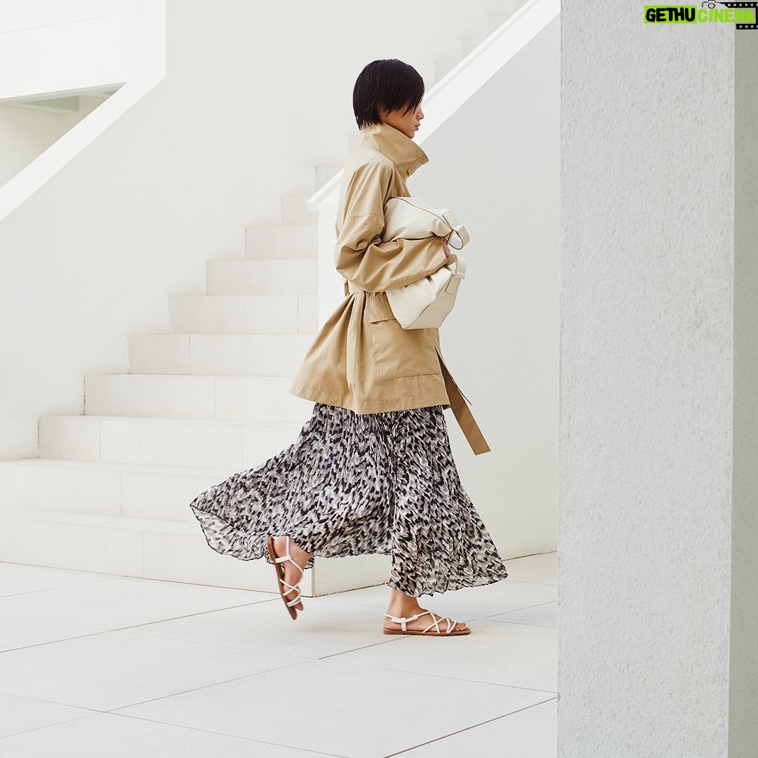 Clare Waight Keller - 1.5K Likes - Launching globally today my new collection in collaboration with @uniqlo
Drop 1 of Uniqlo:C in stores from Thursday 22nd February β€οΈπ©΅