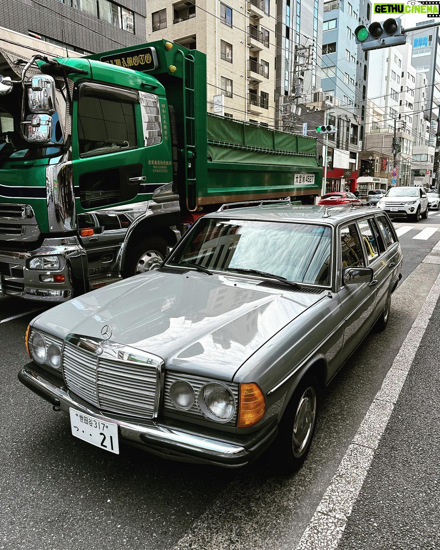 Clare Waight Keller - 2K Likes - Itβs been a hectic few weeks since I last postedβ¦β¦..many flights, transfers and commutes later hereβs some of my favourite moments from 2 weeks working in Tokyo over the next few posts.
Starting with
1. Humid subtropical weather 26β’degrees in October
2. Tokyo Harbour early 7am morning commute to the office
3. White glove taxi drivers π€π€ simply spotless
4/5/6/7. Tokyoβs cool cars
8/9/10. Shibuya Scramble never fails to be the hub and buzz of the city
