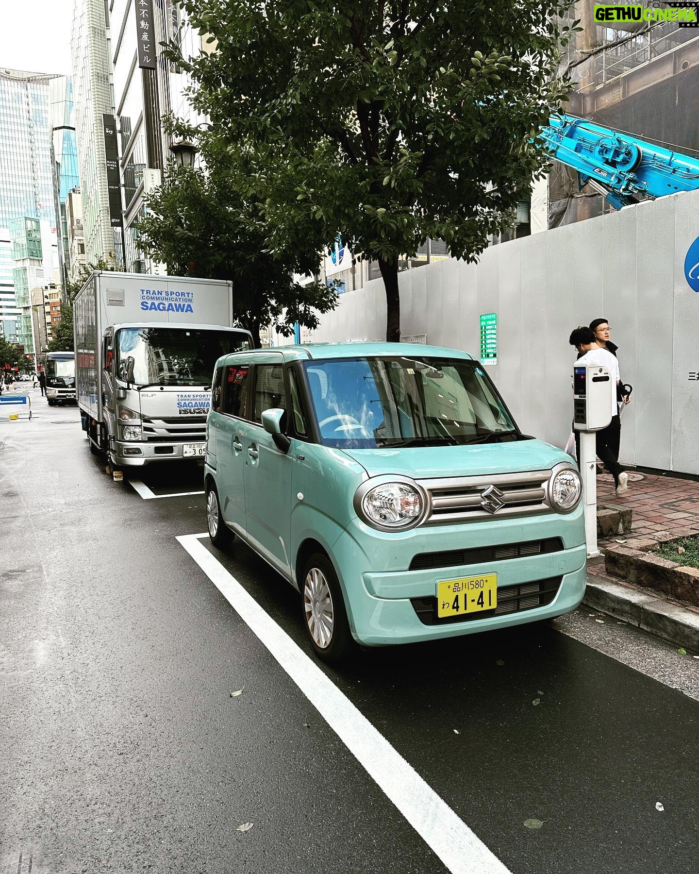 Clare Waight Keller - 2K Likes - Itβs been a hectic few weeks since I last postedβ¦β¦..many flights, transfers and commutes later hereβs some of my favourite moments from 2 weeks working in Tokyo over the next few posts.
Starting with
1. Humid subtropical weather 26β’degrees in October
2. Tokyo Harbour early 7am morning commute to the office
3. White glove taxi drivers π€π€ simply spotless
4/5/6/7. Tokyoβs cool cars
8/9/10. Shibuya Scramble never fails to be the hub and buzz of the city