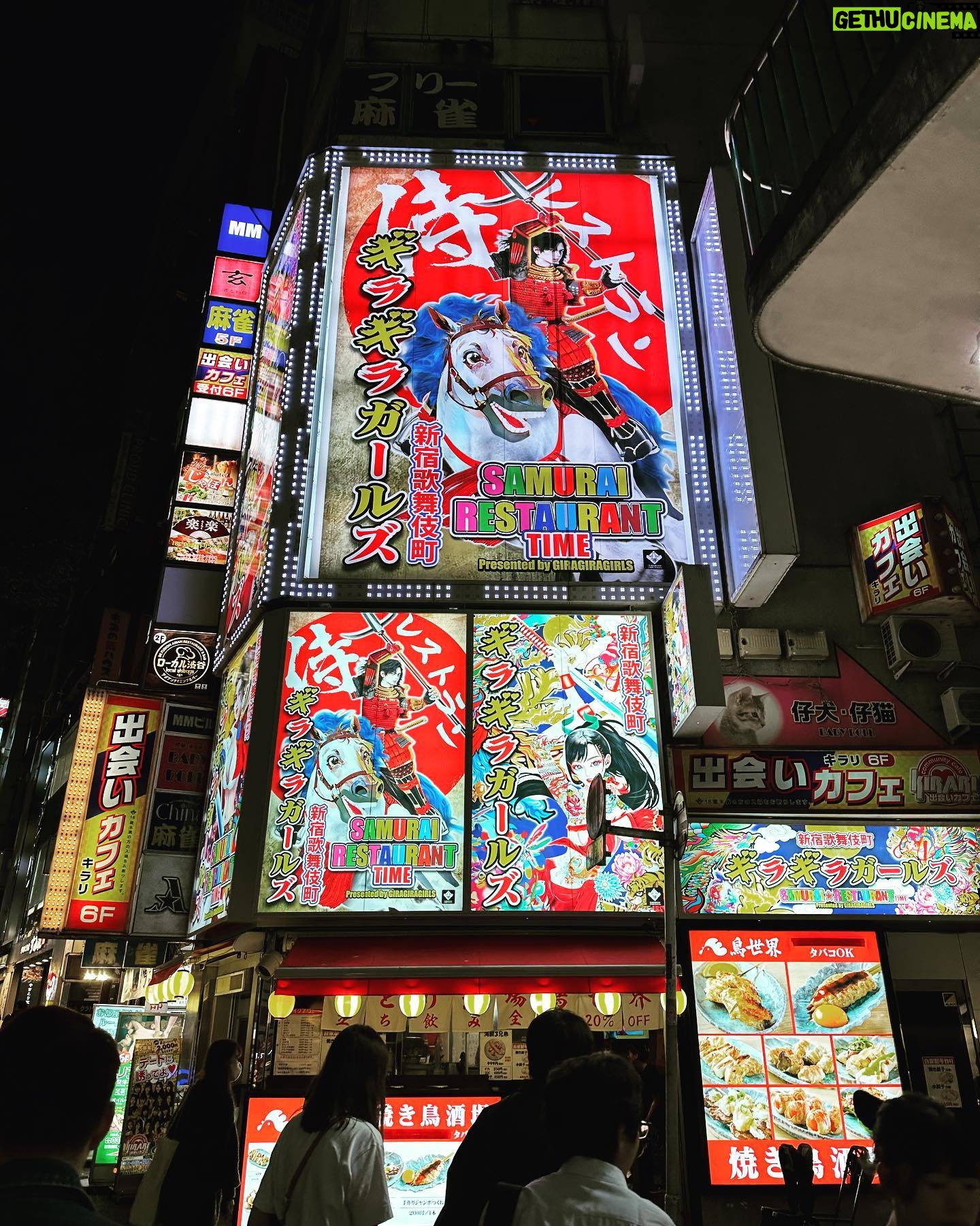 Clare Waight Keller - 2K Likes - Itβs been a hectic few weeks since I last postedβ¦β¦..many flights, transfers and commutes later hereβs some of my favourite moments from 2 weeks working in Tokyo over the next few posts.
Starting with
1. Humid subtropical weather 26β’degrees in October
2. Tokyo Harbour early 7am morning commute to the office
3. White glove taxi drivers π€π€ simply spotless
4/5/6/7. Tokyoβs cool cars
8/9/10. Shibuya Scramble never fails to be the hub and buzz of the city