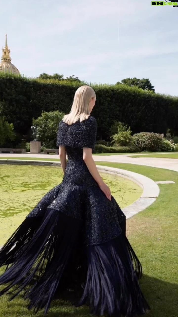 Clare Waight Keller Instagram - What an amazing surprise just this past week as we head into Couture, to see some of the memorable moments of @givenchy Haute Couture captured again in @graziauk Thank you so much to the editors for sharing this edit 🖤🤍🖤 here are some more of my own favourites from Nobelese Radicale 🖤 #hautecouture #paris #fashionweek #givenchy #beauty #feathers #gowns #redcarpet #special