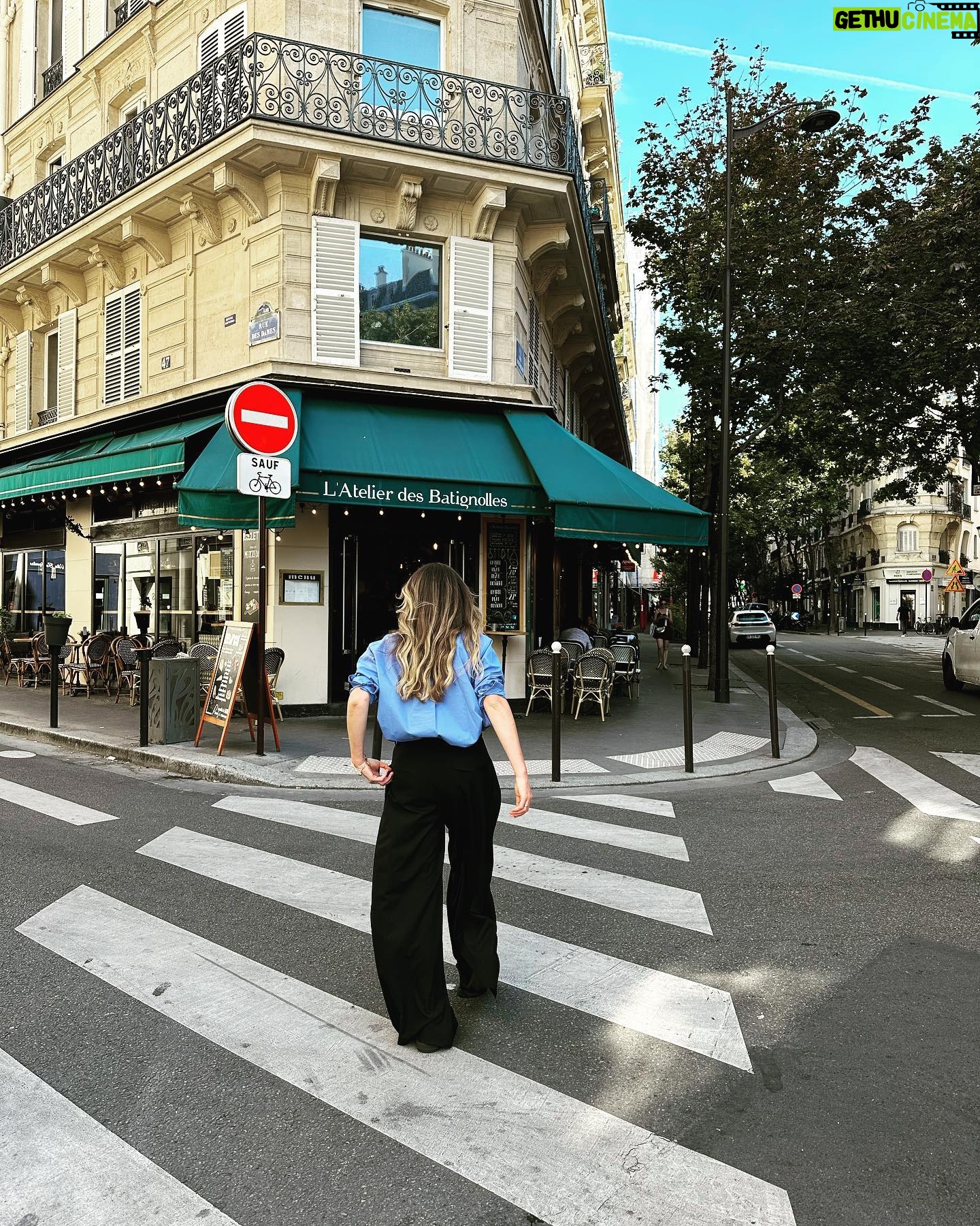 Clare Waight Keller - 2.9K Likes - Work Trip Part 2 - 72 hours in Paris
#parisienne
#tiles
#shadows
@uniqlo : C #blueshirt
#talking
#looks
#goodhairday
@uniqlo
#streetstyle
@uniqlo :C