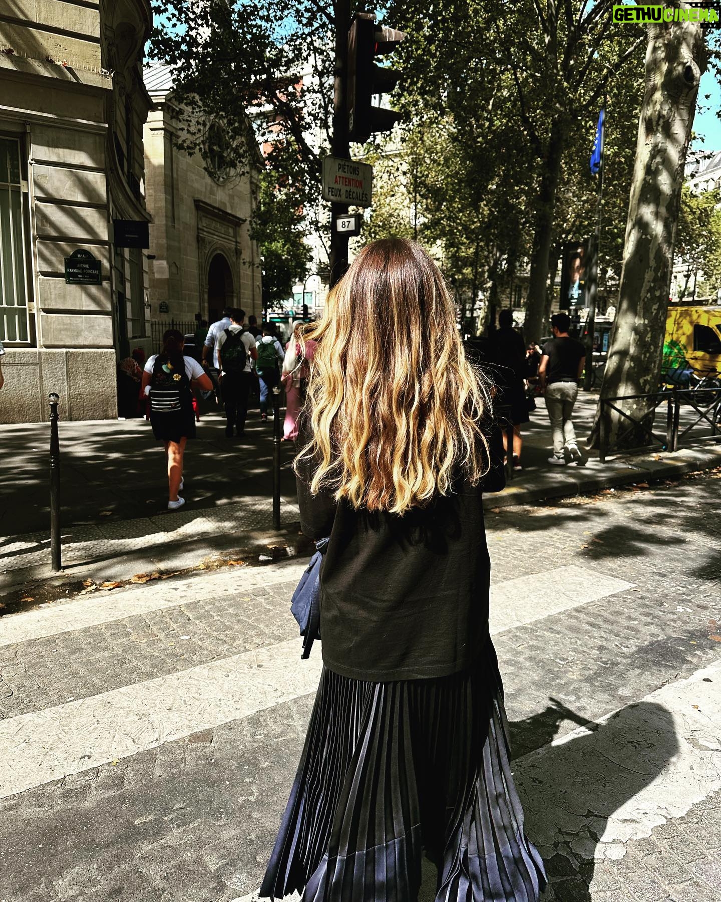 Clare Waight Keller - 2.9K Likes - Work Trip Part 2 - 72 hours in Paris
#parisienne
#tiles
#shadows
@uniqlo : C #blueshirt
#talking
#looks
#goodhairday
@uniqlo
#streetstyle
@uniqlo :C
