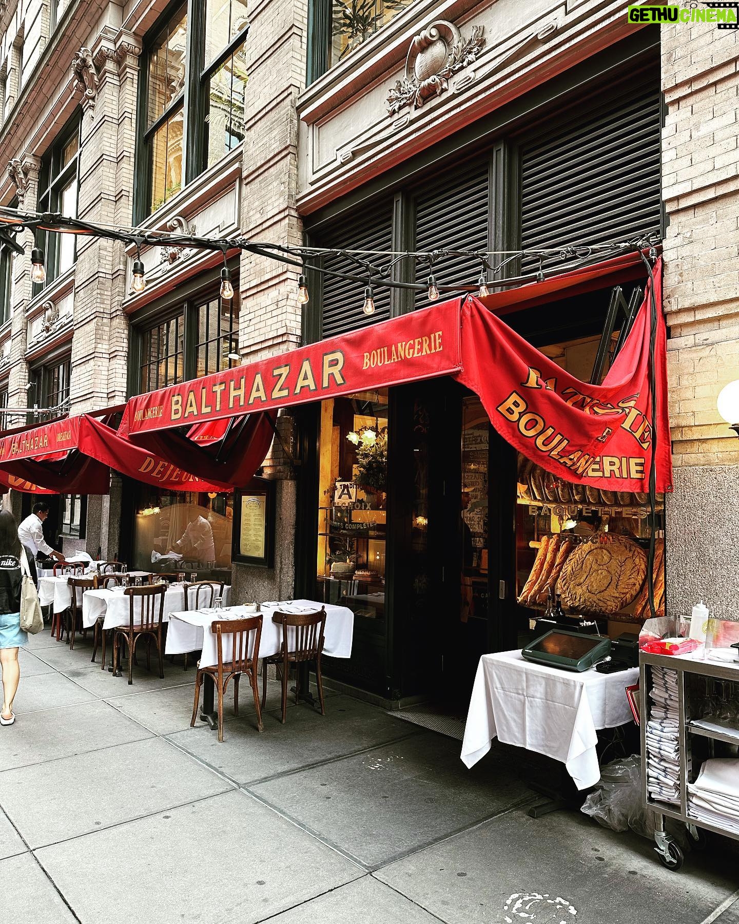 Clare Waight Keller - 2K Likes - Work Road Trip -
Things I saw things I loved in 72 hours last week in New York City β₯οΈ
#hotelchelsea
#unionsquare #farmersmarket @balthazarny
@uniqlousa
#officeview
#girls
#greathair
#flyinghome @thechelseahotel