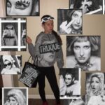 Clarice Falcão Instagram - ✨Truque✨ recebeu a maior honra do brasil contemporâneo e virou MEMES prêmio apenas comparável a ser condecorado cavaleiro do imperio britânico no imperio britânico. e agora a grande pergunta: o que acharam do album visual? (não perguntei antes pois passei 4 dias de ressaca)