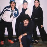 Clarice Falcão Instagram - eu e minha banda lindos e confortáveis de @crocsbrasil ❤️ amei tanto que usei no ensaio usei pra fazer a make usei no show... na verdade se já usei outro sapato não me lembro #FestivalComCrocs #CrocsBrasil #publi