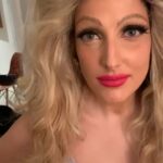 Clarice Falcão Instagram - olha só as clarices do clariceverso antes de nascerem! elas crescem tão rápido 😍 assistam & ouçam ✨Truque✨ um album visual