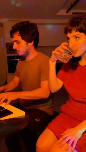 Clarice Falcão Instagram - agora eu sou demais.