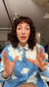 Clarice Falcão Instagram - EXPLICANDO CAPITÃO GANCHO: se não fosse uma explicação caótica não seria eu