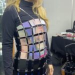 Clarice Falcão Instagram – NÃO É MAGIA É TECNOLOGIA!!!
pausa para apreciar esse vestido apenas perfeito que a @gan.sho fez especialmente pro show do ✨TRUQUE✨
obg @ga.nsha e @tomiesavaget sempre sonhei em virar um TAZO 🥹