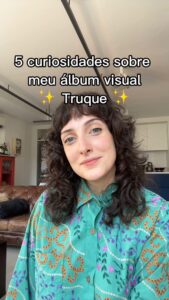 Clarice Falcão Instagram - a curiosidade matou o gato mas um gato tem sete vidas mas são cinco curiosidades faça vc as contas eu não trabalho aqui