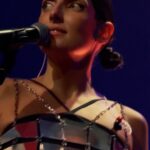 Clarice Falcão Instagram - 🚨 ATENÇÃO 🚨 últimos ingressos pro show do Rio de Janeiro, quem der mole vai perder essa gatinha errando as letras