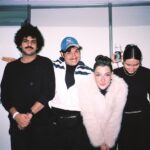 Clarice Falcão Instagram - não sabendo que era impossível, foi lá e montou uma banda que fez tudo ser possível obrigada @guerrinha3000 @looksdepaiva @manuellaterra pelo possível e pelo incrível, nada seria nada sem vocês fotinha linda pedro pinho @pdrpinho