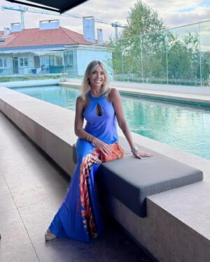 Cláudia Jacques Instagram - Rooftop @memmoprincipereal #lisboa 
Vestido @tropicalbrasiloficial Bolsa de croché @bianchi_handmade
