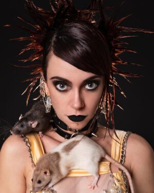 Claudia Riera Instagram - Can someone please hire me to play JINX (Powder) in the live action movie of the L.O.L animation series “Arcane” please. That would make me absolutely touching stars happy.
Thank you very much.

You guys don’t know it yet…. But you need me to play that character. ✌🏻💣☠️🖤

PS: If you haven’t seen the animation series yet, make yourself a favor. While watching it, think of me… And then make ME a favor and pressure producers. jiji Love yah! 

X.O : Clo 🧨🌸

Thiiiiiis CRAZY GIRLS DREAM TEAM made this Shoot:
Give them some Loooooove 🤘🏻💋

📸: @victoria.deeva 
👗: @style_with_elvirrofska Dress: @juaanfont 
💄: @inesdelbusto 
🐀: Neit
🐁: Aradia 

Yup, my rats are also models now. All artists in our home.