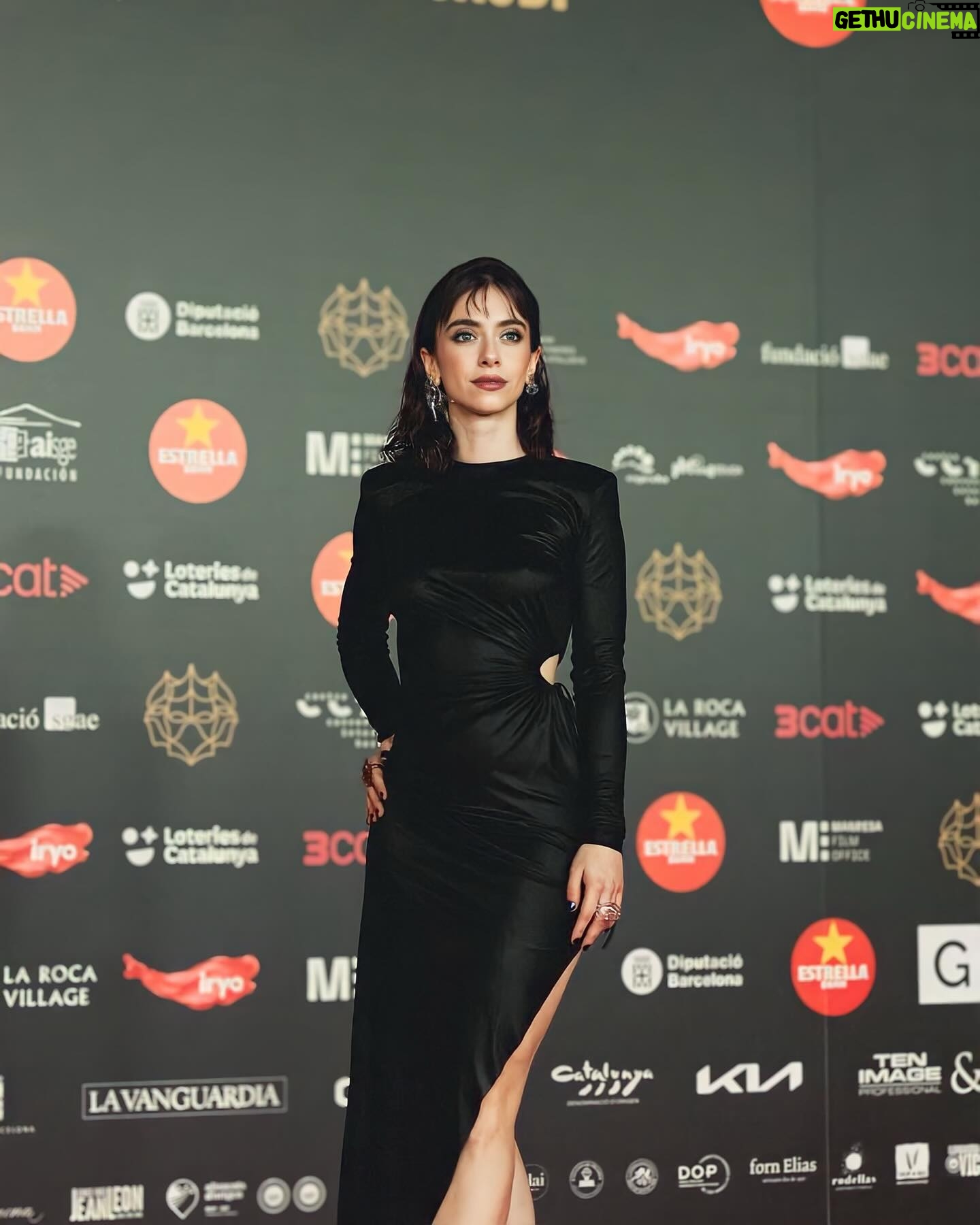 Claudia Riera - 2.7K Likes - Premis GaudĆ š«š„
Que el cine ens continuĆÆ omplint el cor!
@academiacinecat grĆ cies per confiar en el Ć©quip de @jomaimai3cat per tancar la gala! š¤
Styled by: @tabathariviere_
Hair and M.U.A: @serratmarsal
Thanks to:
Dress: @etxartpanno
Jewels: @pia.glsswrks
Shoes: @finallypress