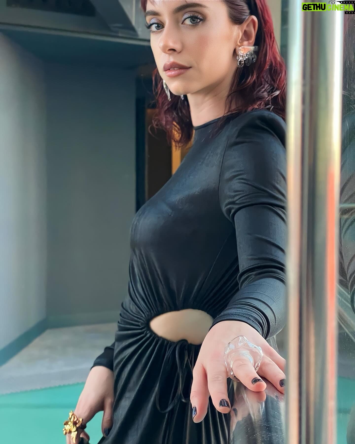 Claudia Riera - 2.7K Likes - Premis GaudĆ š«š„
Que el cine ens continuĆÆ omplint el cor!
@academiacinecat grĆ cies per confiar en el Ć©quip de @jomaimai3cat per tancar la gala! š¤
Styled by: @tabathariviere_
Hair and M.U.A: @serratmarsal
Thanks to:
Dress: @etxartpanno
Jewels: @pia.glsswrks
Shoes: @finallypress