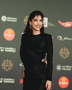 Claudia Riera Instagram - Premis Gaudí 💫🥂
Que el cine ens continuï omplint el cor!
@academiacinecat gràcies per confiar en el équip de @jomaimai3cat per tancar la gala! 🖤

Styled by: @tabathariviere_ 
Hair and M.U.A: @serratmarsal 

Thanks to:
Dress: @etxartpanno 
Jewels: @pia.glsswrks 
Shoes: @finallypress