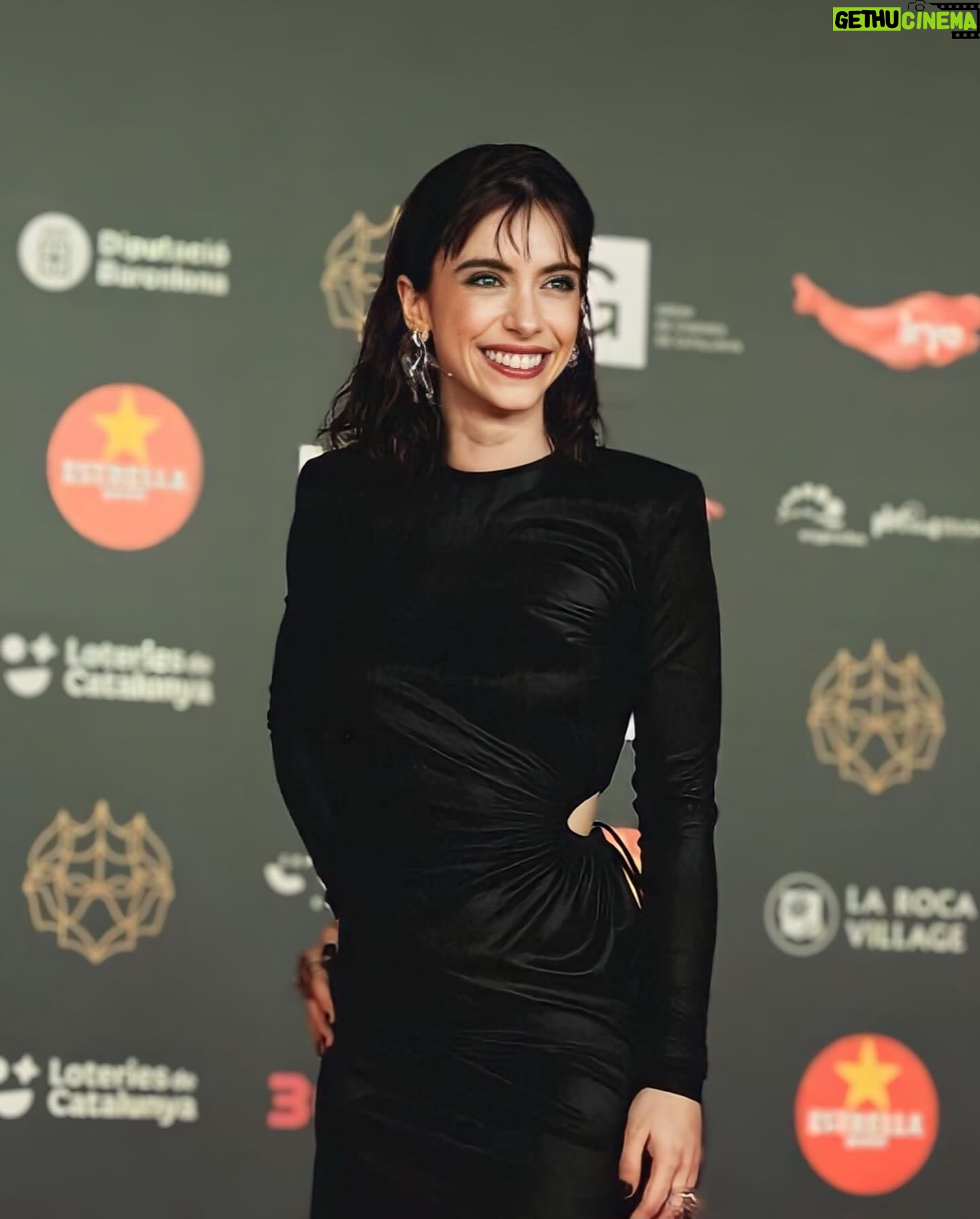 Claudia Riera - 2.7K Likes - Premis GaudĆ š«š„
Que el cine ens continuĆÆ omplint el cor!
@academiacinecat grĆ cies per confiar en el Ć©quip de @jomaimai3cat per tancar la gala! š¤
Styled by: @tabathariviere_
Hair and M.U.A: @serratmarsal
Thanks to:
Dress: @etxartpanno
Jewels: @pia.glsswrks
Shoes: @finallypress