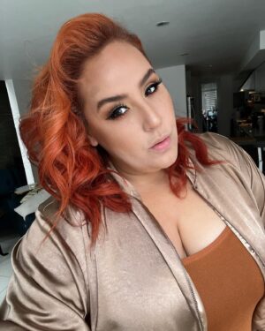Claudia Sandoval Instagram - Stepping into a world of warmth with this radiant copper hue. 🔥✨ #NewHairWhoDis #CopperCrush (This change brought to you by my Image Consultant @ashlyshands and the Magical Hair Vixen @michelleatserendipity 

Entrando en un mundo de calidez con este radiante tono cobrizo. 🔥✨ #NewHairWhoDis #CopperCrush (Este cambio te lo trajo mi Asesor de Imagen @ashlyshands y Magical Hair Vixen @michelleatserendipity
