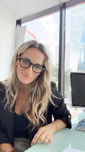 Claudia Albertario Instagram - Consúltanos in box si queres saber sobre el ingreso de una propiedad en Miami, aquí en USA!!! 

#realestate #investment #miami