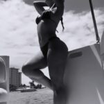 Claudia Albertario Instagram - unas de un futuro fotógrafo, hijo de mi amiga Alina que adoro!! Gracias Matt!!! Lov iu babe @bdmateobd 🧉🇦🇷🫶❤️ • Mi 👙 @adg_swimwear El 🛥️ @festival_boat #boat #miami #friends #family