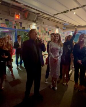 Claudia Albertario Instagram - About last night with Fortune’s Family.
Happy hollydays!! Happy new year for everyone!!! ✨🥂🥳