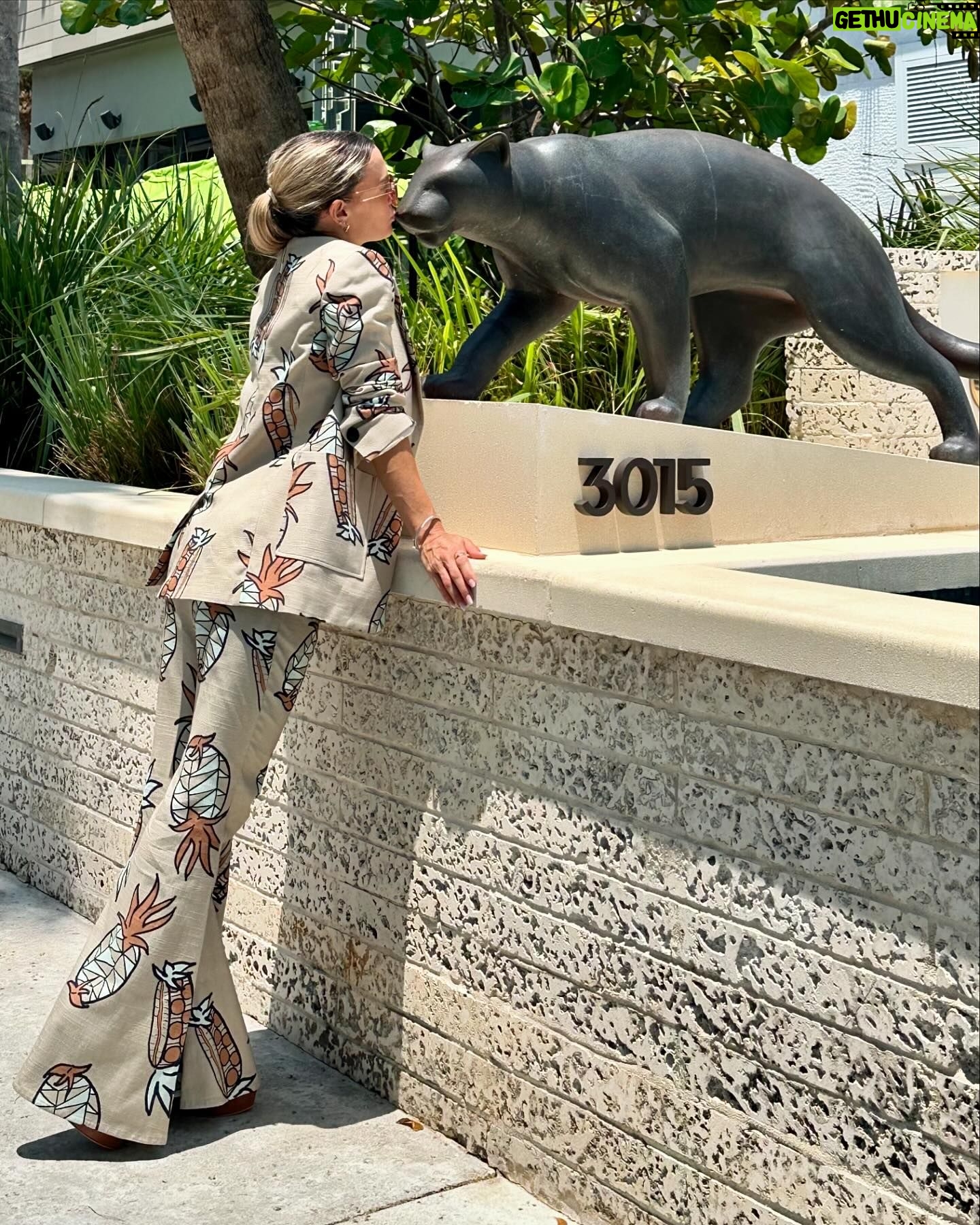 Claudia Albertario Instagram - It’s my birthday 🥳🥳 …Que me encuentre siempre así, jugando, sana, amando y siendo amada, rodeada de afectos, llena de defectos, alguna que otra virtud, plena, y agradecida hasta la coronilla!!!! GRACIAS GRACIAS GRACIAS!!!!!!! #birthday #birthdaygirl #happybirthday